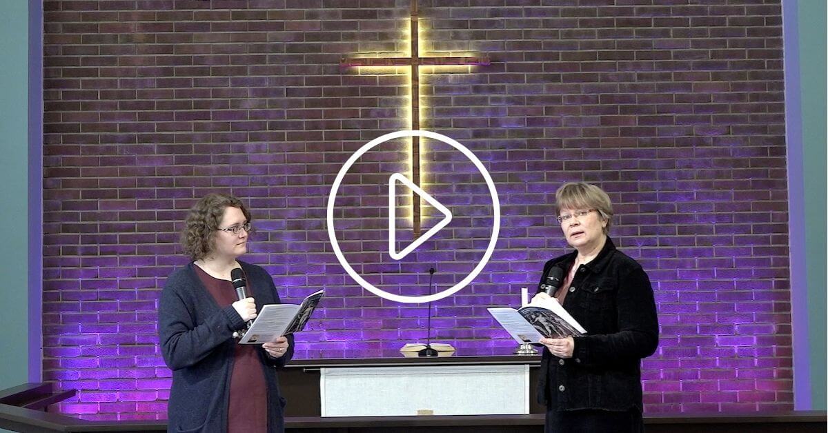 Merja Rantala ja Marja-Kaarina Marttila Raamattuopiston kirkkosalissa